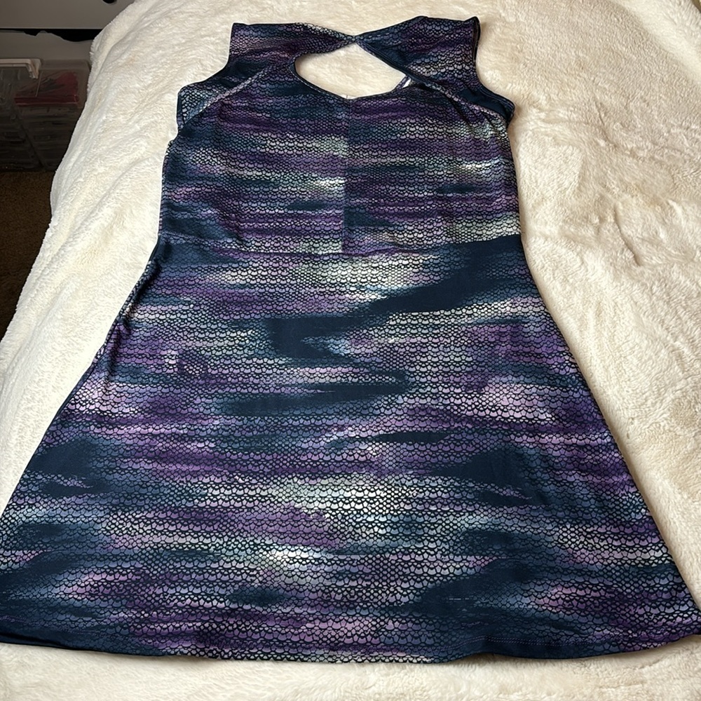 Peace and pearls Athletic dress, size XL - Picture 3 of 9